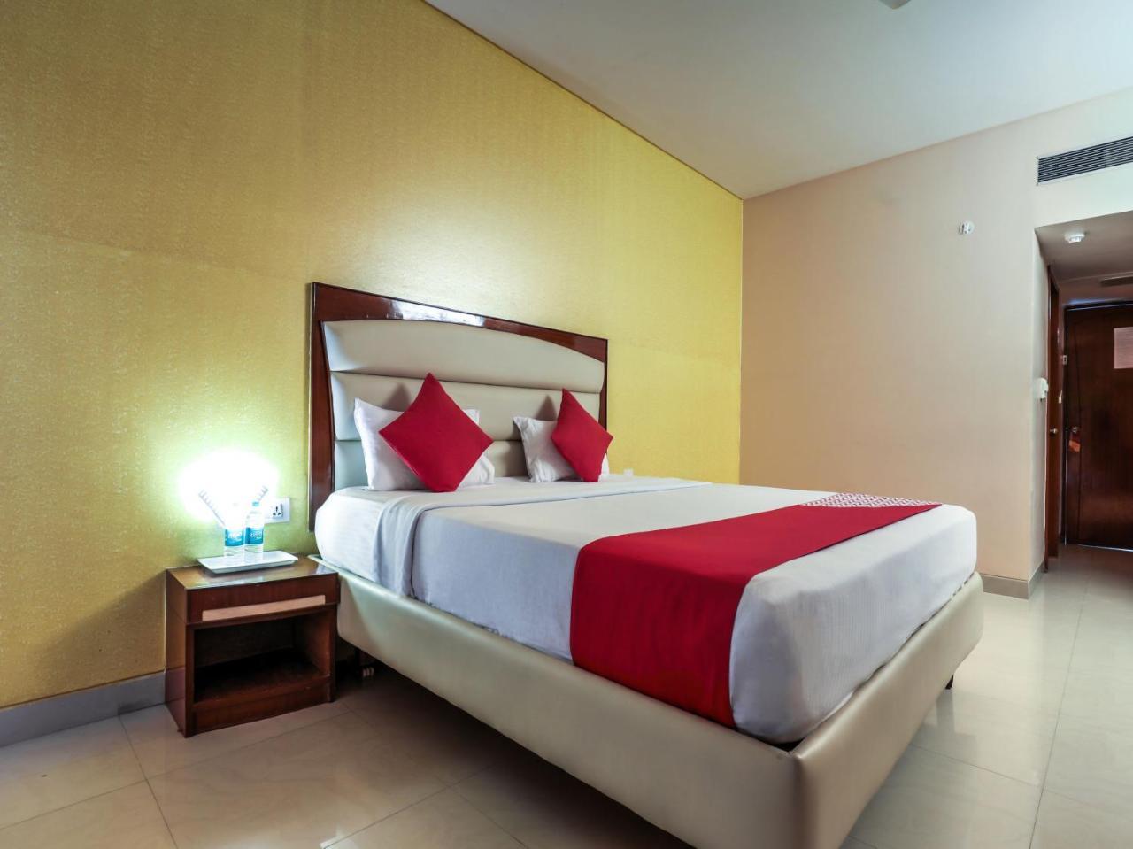 Capital O 1251 Hotel Suprabha Warangal Extérieur photo