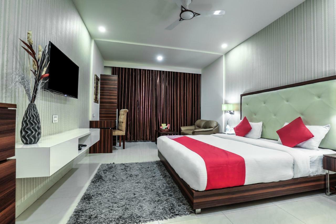 Capital O 1251 Hotel Suprabha Warangal Extérieur photo